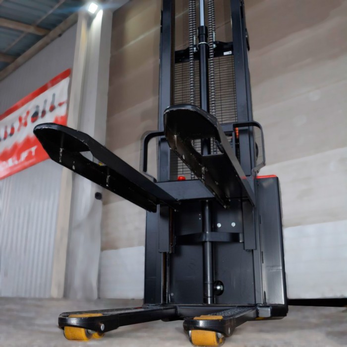 Самоходный Штабелер AX 1235 OXLIFT 3500 мм 1200 кг