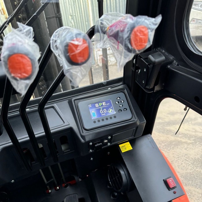 Электропогрузчик Вилочный OXLIFT RX50 5000 мм 5000 кг SS FFL Cabin Li-Ion Solid tyre в морозо-устойчивом исполнении
